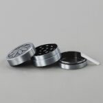 3-teiliger Zink Grinder mit Hanfblatt - innen Ø3,7cm
